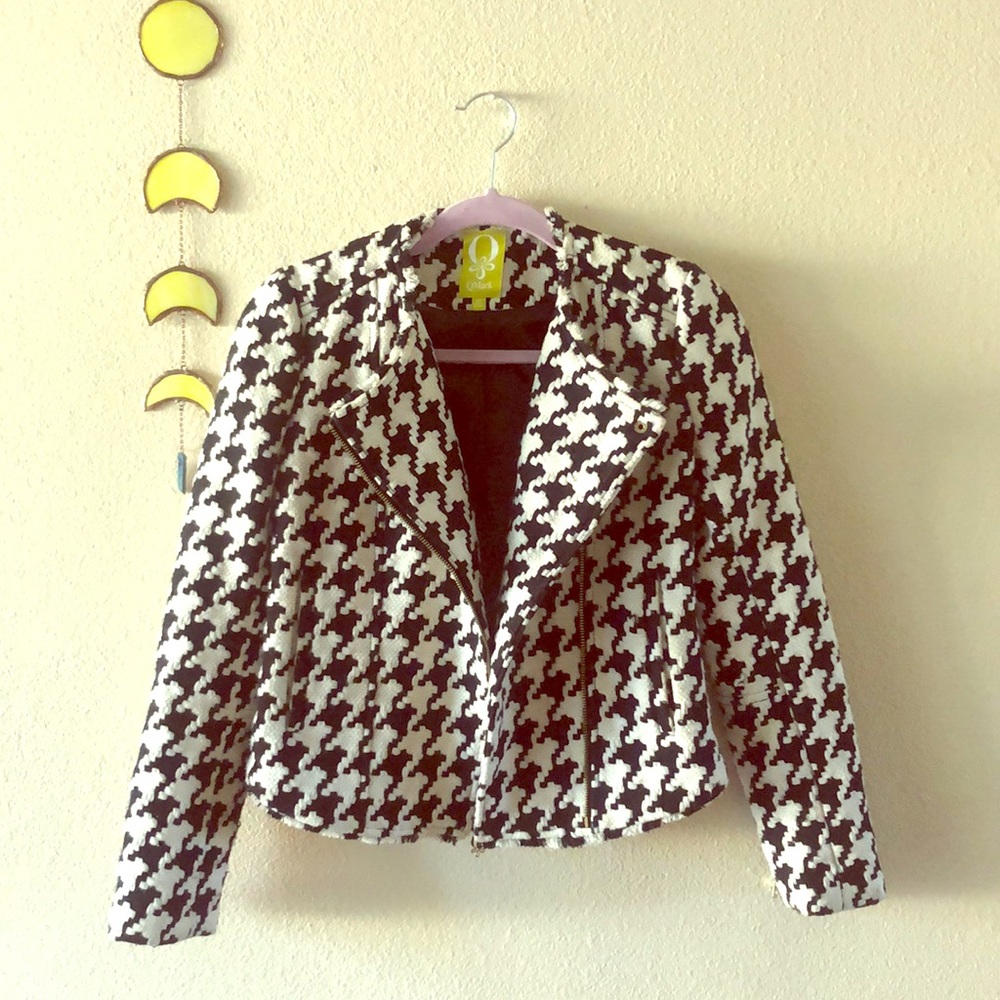 Form Fitted zip up blazer